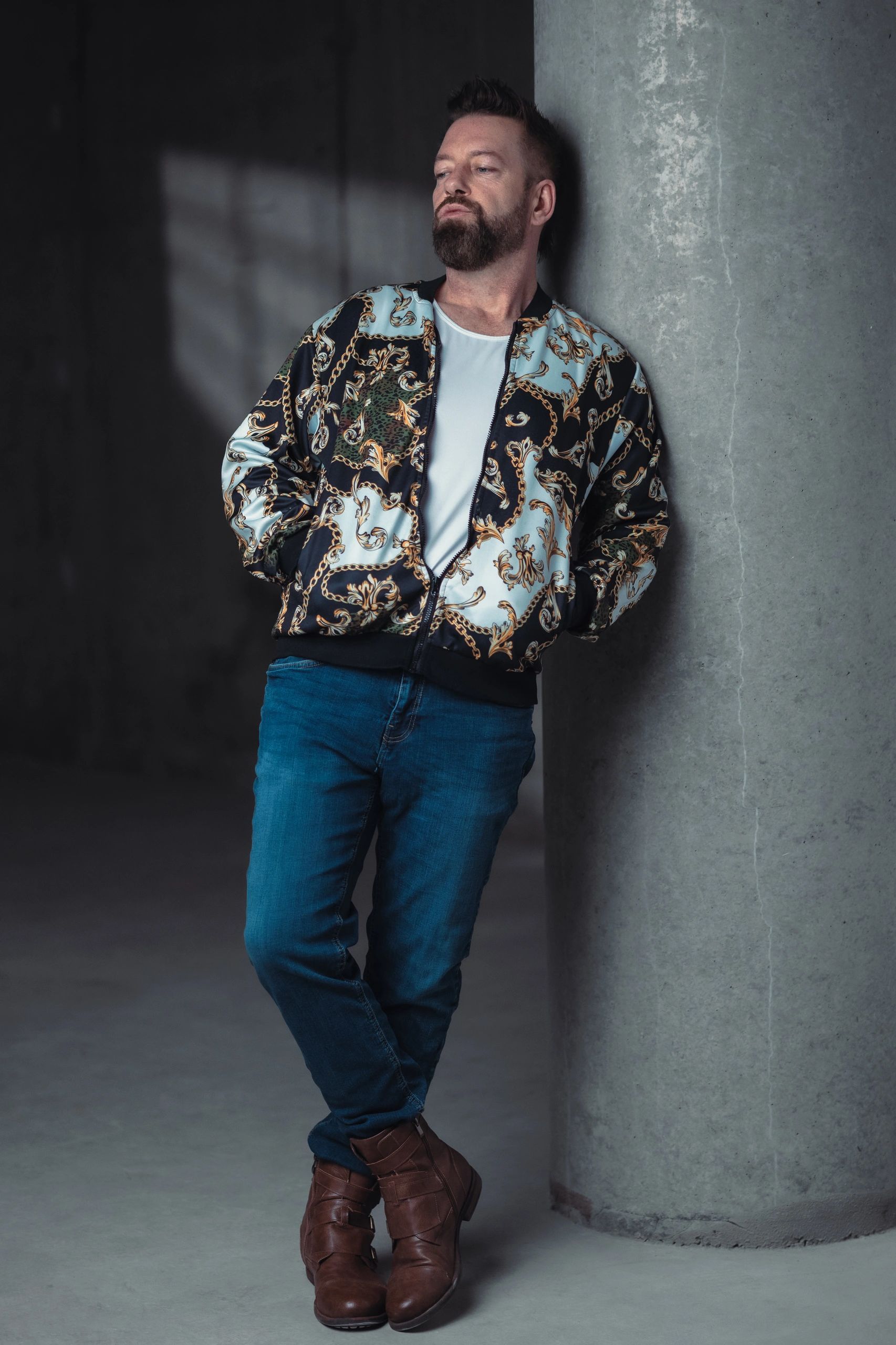 Max E McCabe actor photo 2